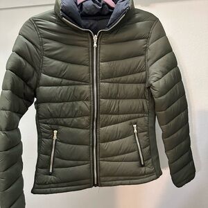 Olive Green women’s Puffer Jacket. Small